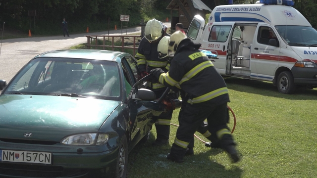Záchranné zložky predviedli ako vyzerá zásah pri nehode