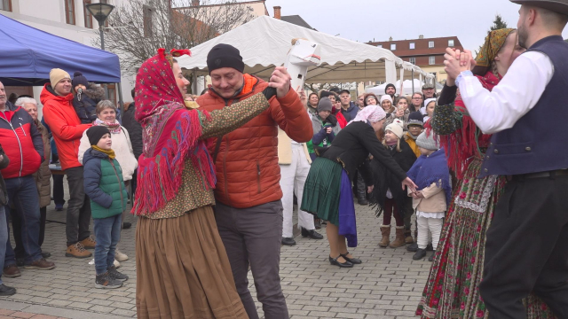 Fašiangy na námestí v Brezovej prilákali množstvo návštevníkov