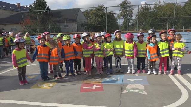 Škôlkari skúsili aké je to byť účastníkom premávky na ceste